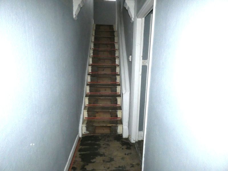 Entrance Hallway- click for photo gallery